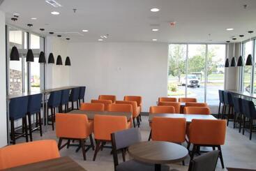 هتل Holiday Inn Express Rocky Mount Sports Center By Ihg
