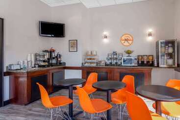 هتل Howard Johnson By Wyndham Portsmouth