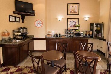 هتل Howard Johnson By Wyndham Portsmouth