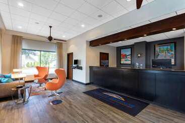 هتل Howard Johnson By Wyndham Portsmouth
