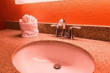 هتل Howard Johnson By Wyndham Portsmouth