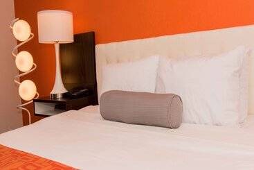هتل Howard Johnson By Wyndham Portsmouth