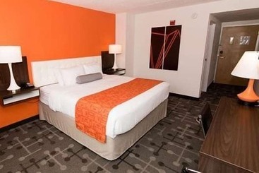 هتل Howard Johnson By Wyndham Portsmouth