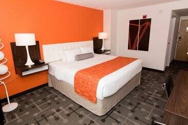 هتل Howard Johnson By Wyndham Portsmouth