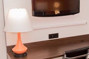 هتل Howard Johnson By Wyndham Portsmouth