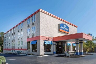 هتل Howard Johnson By Wyndham Portsmouth