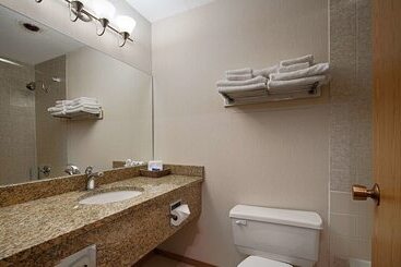 هتل Invermere Inn & Suites