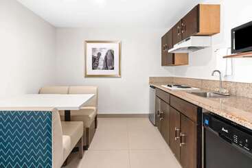 هتل La Quinta By Wyndham Portland Nw