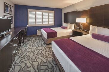 هتل La Quinta By Wyndham San Jose Airport