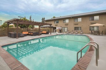 هتل La Quinta By Wyndham San Jose Airport