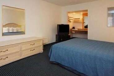 هتل Quality Inn