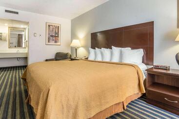 هتل Quality Inn