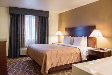 هتل Quality Inn & Suites Vancouver North