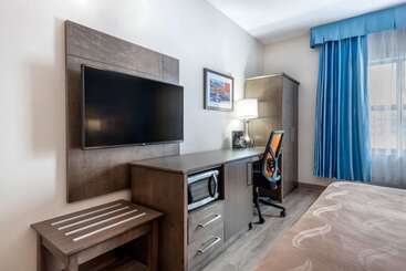 هتل Quality Suites
