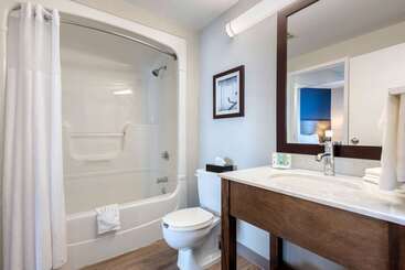 هتل Quality Suites