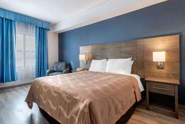 هتل Quality Suites