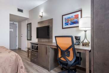 هتل Quality Suites