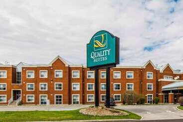 هتل Quality Suites