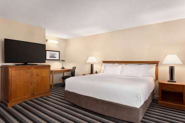 Royal Hotel West Edmonton, Trademark Collection By Wyndham