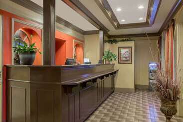 Отель Super 8 By Wyndham New Orleans