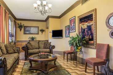 Отель Super 8 By Wyndham New Orleans