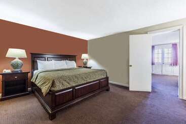 Отель Super 8 By Wyndham New Orleans