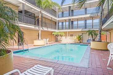 Отель Super 8 By Wyndham New Orleans