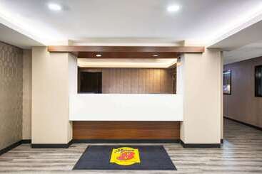 هتل Super 8 By Wyndham Salina I70