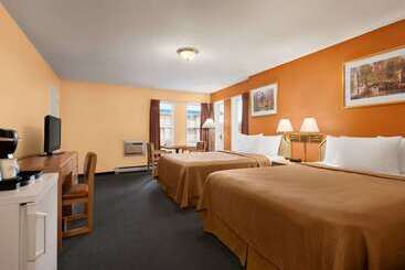 هتل Travelodge By Wyndham Quesnel Bc