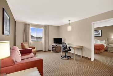 Hotel Travelodge Suites By Wyndham Saint John