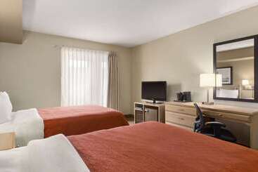 هتل Travelodge Suites By Wyndham Saint John