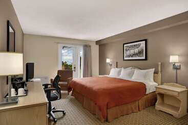 هتل Travelodge Suites By Wyndham Saint John