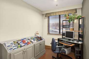 هتل Travelodge Suites By Wyndham Saint John