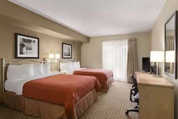 هتل Travelodge Suites By Wyndham Saint John