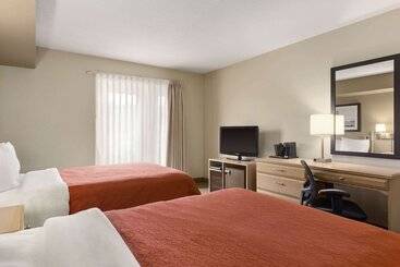 هتل Travelodge Suites By Wyndham Saint John