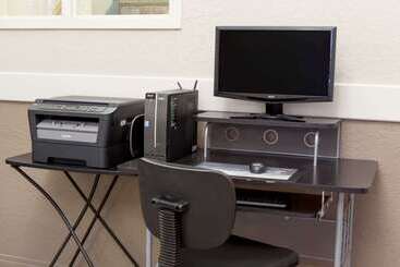 מוטל Super 8 By Wyndham Medicine Hat Ab