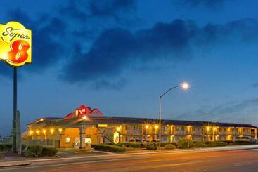 מוטל Super 8 By Wyndham Tucson Downtown Convention Center