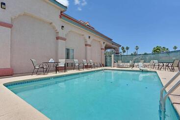 מוטל Super 8 By Wyndham Tucson Downtown Convention Center
