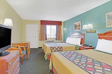 מוטל Super 8 By Wyndham Tucson Downtown Convention Center