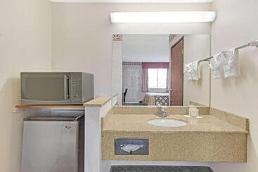 מוטל Super 8 By Wyndham Tucson Downtown Convention Center