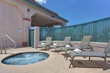 מוטל Super 8 By Wyndham Tucson Downtown Convention Center