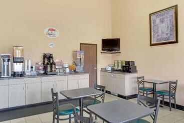 מוטל Super 8 By Wyndham Tucson Downtown Convention Center