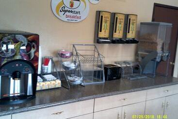 מוטל Super 8 By Wyndham Tucson Downtown Convention Center