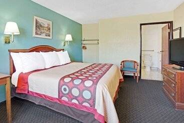 מוטל Super 8 By Wyndham Tucson Downtown Convention Center