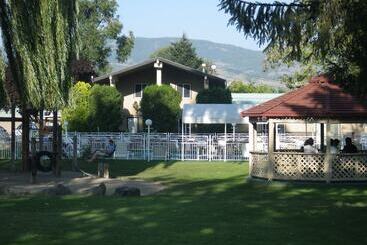 Okanagan Seasons Resort