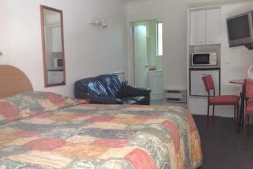 Breeze Motels