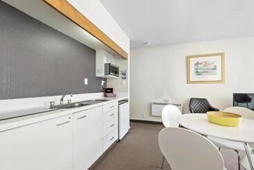 هتل Amity Serviced Apartments