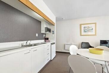 هتل Amity Serviced Apartments