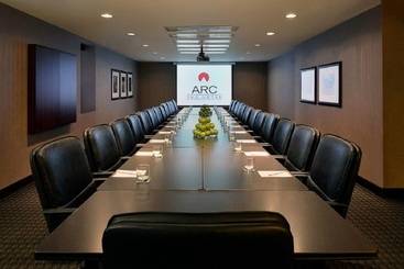 هتل Arc The