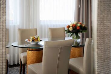 Best Western Premier Hotel Beaulac